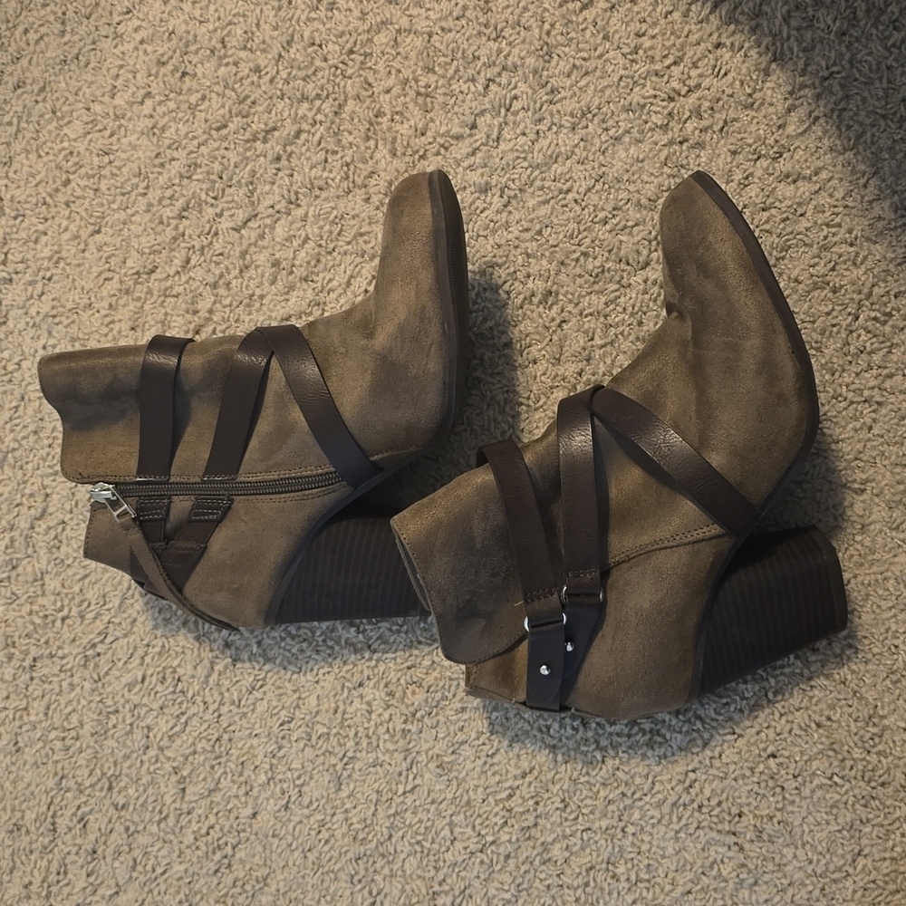 Torrid 10W Taupe Boots